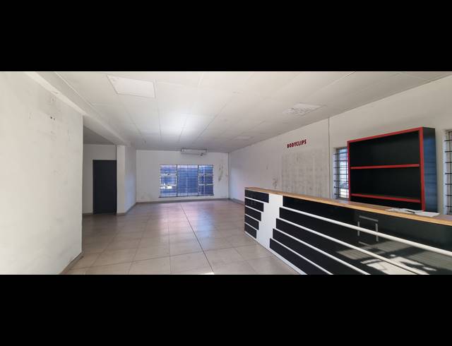 332M² OFFICE TO LET IN ROSSBURGH